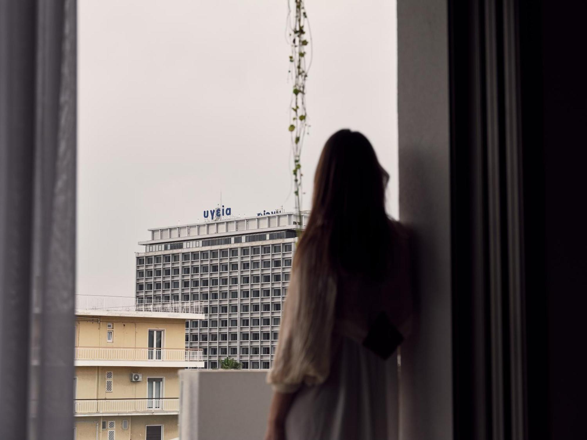 Bond Smart Living Suites Атина Екстериор снимка